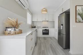 Spacious 3-bed Home With Garden in Preston
