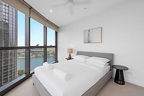Modern City Escape With Pool Access and Views