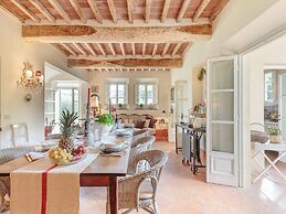 Villa in Camaiore With Pool & Tuscan Views