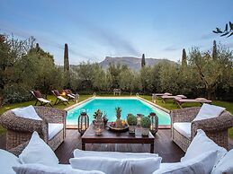 Villa in Camaiore With Pool & Tuscan Views