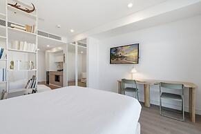 Coastal Apartment With Rooftop Pool