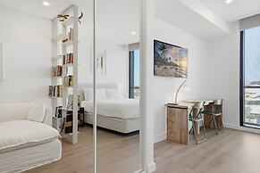 Coastal Apartment With Rooftop Pool