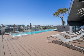 Coastal Apartment With Rooftop Pool