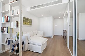 Coastal Apartment With Rooftop Pool
