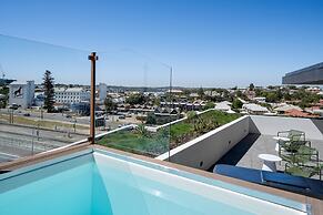 Coastal Apartment With Rooftop Pool