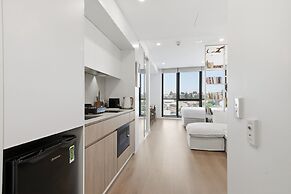 Coastal Apartment With Rooftop Pool