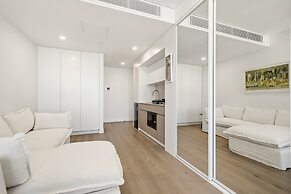 Coastal Apartment With Rooftop Pool