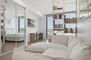 Coastal Apartment With Rooftop Pool