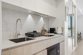 Coastal Apartment With Rooftop Pool