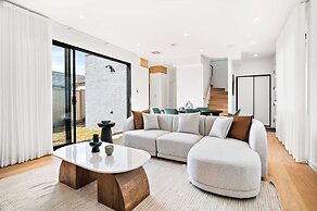 Brand-new 3-bed Townhouse in Pascoe Vale