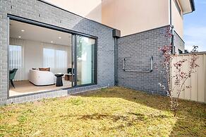Brand-new 3-bed Townhouse in Pascoe Vale