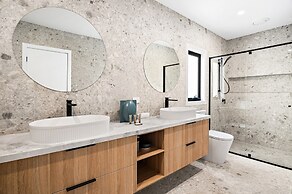 Brand-new 3-bed Townhouse in Pascoe Vale