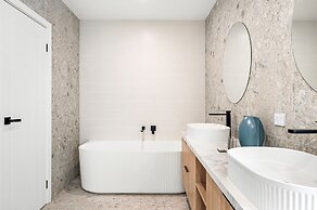 Brand-new 3-bed Townhouse in Pascoe Vale