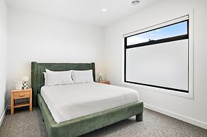 Brand-new 3-bed Townhouse in Pascoe Vale