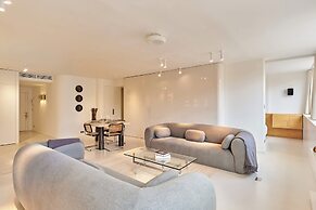 Sublim Apartment on Avenue Montaigne/eiffel Tower