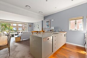 Bright Home Steps From Double Bay Beach