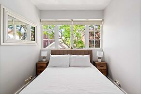 Bright Home Steps From Double Bay Beach