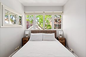 Bright Home Steps From Double Bay Beach