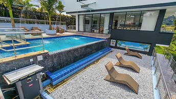 The Palms Hotel