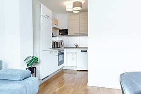 Stylish 1BR 1LR Vienna Center Homes
