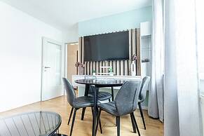 Stylish 1BR 1LR Vienna Center Homes