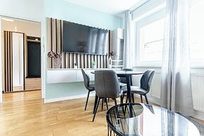 Stylish 1BR 1LR Vienna Center Homes