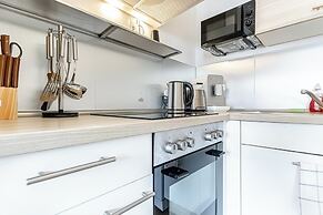 Stylish 1BR 1LR Vienna Center Homes