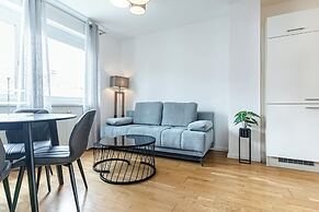 Stylish 1BR 1LR Vienna Center Homes