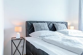 Stylish 1BR 1LR Vienna Center Homes
