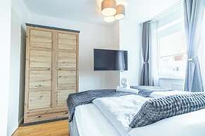 9 Min Metro City Center 1BR 1LR Apt