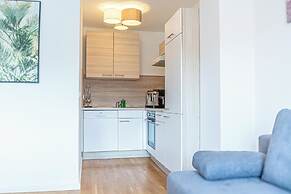 9 Min Metro City Center 1BR 1LR Apt