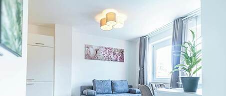 9 Min Metro City Center 1BR 1LR Apt