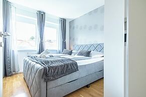 9 Min Metro City Center 1BR 1LR Apt