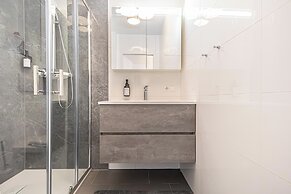 9 Min Metro City Center 1BR 1LR Apt