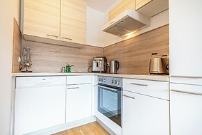 9 Min Metro City Center 1BR 1LR Apt