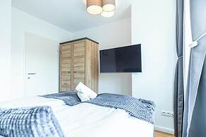 9 Min Metro City Center 1BR 1LR Apt