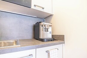 Modern 1BR 1LR Balcony City Centers