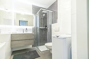 Modern 1BR 1LR Balcony City Centers