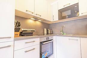 Modern 1BR 1LR Balcony City Centers