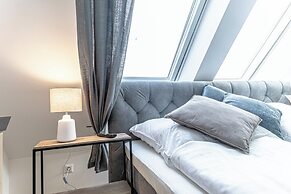 Luxury AC Balcony Apartment City Center