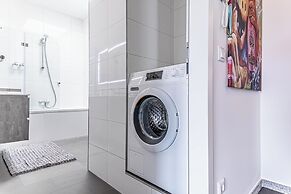 Luxury AC Balcony Apartment City Center
