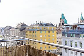 Luxury AC Balcony Apartment City Center
