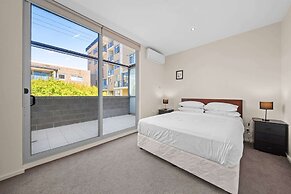 Spacious Apartment With Gym & Pool Access