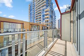 Spacious Apartment With Gym & Pool Access