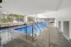 Spacious Apartment With Gym & Pool Access