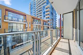 Spacious Apartment With Gym & Pool Access