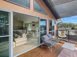 Beachside Retreat With Garage Parking