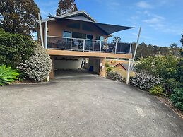 Beachside Retreat With Garage Parking