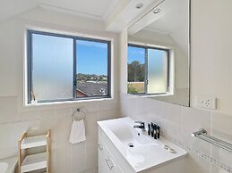 Beachside Retreat With Garage Parking