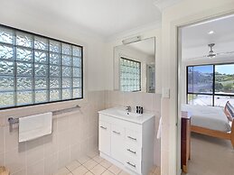 Beachside Retreat With Garage Parking